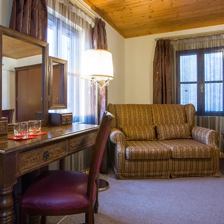 Dias فندق نافبليو